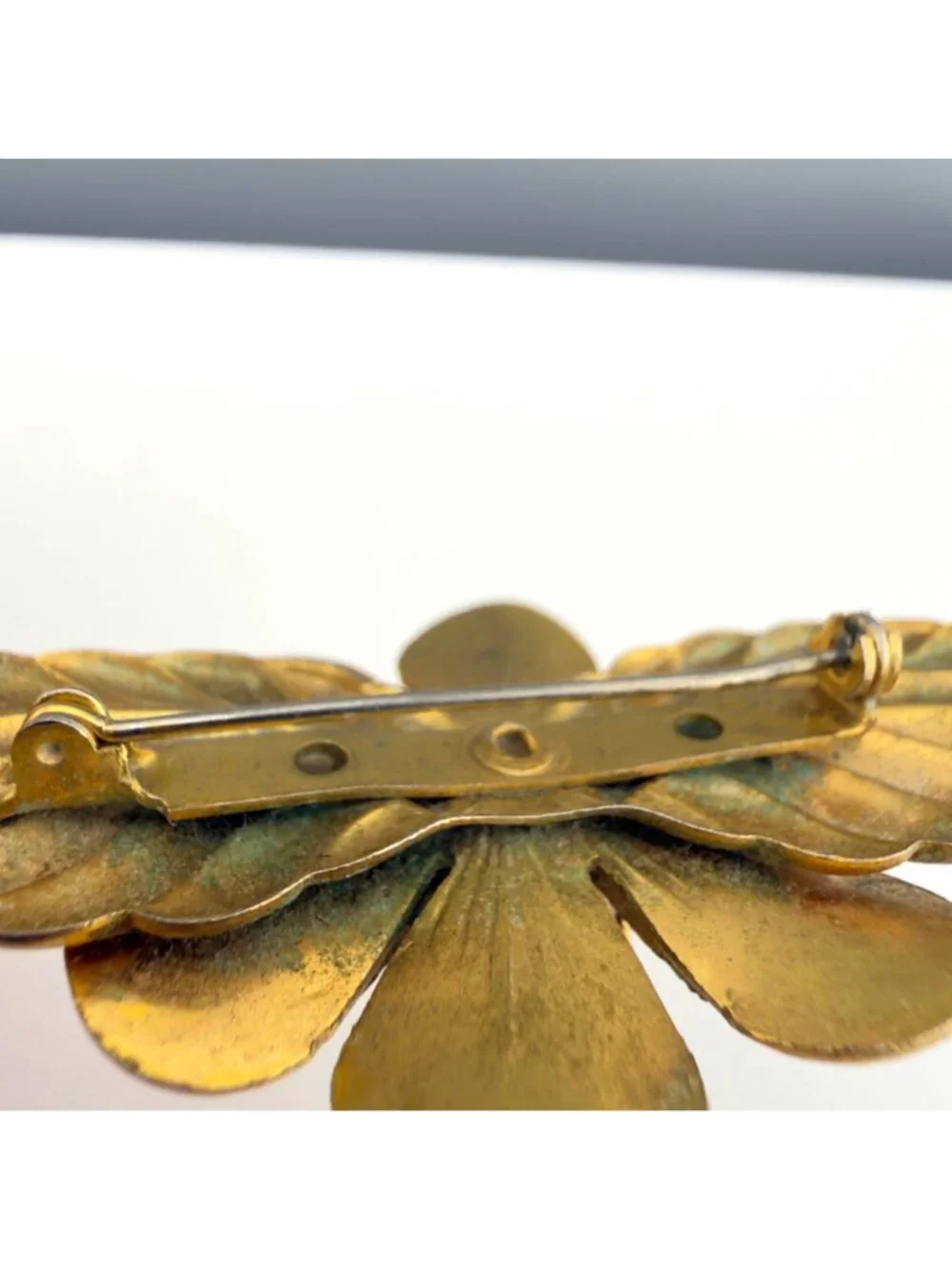 Vintage Art Deco Floral Brooch Gold Tone Leaf Design 3